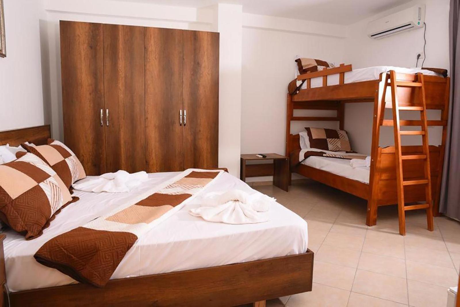 Hotel Oxinn Kryemëdhej